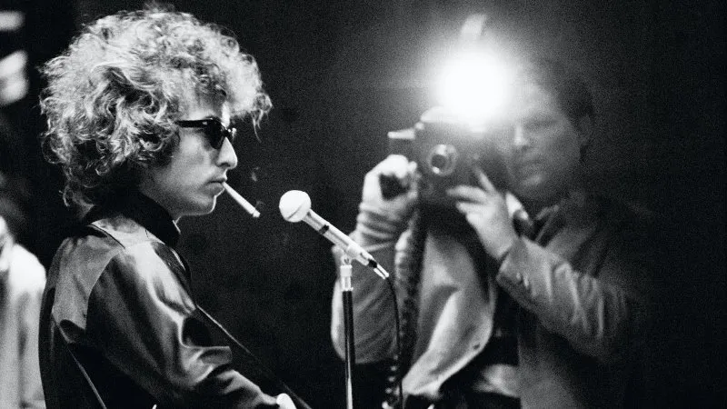 باب دیلن در فیلم مستند به پشت سر نگاه نکن (1967)